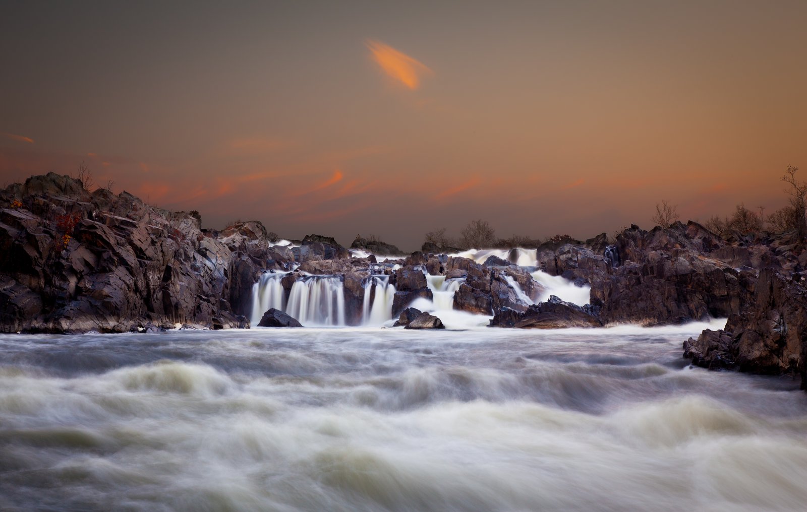 Hogenakkal Waterfall Escape